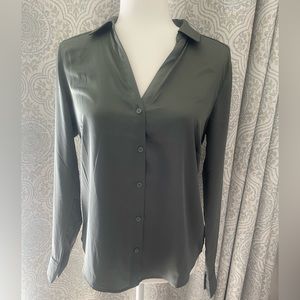 NWT Women’s H&M Long Sleeve Blouse Size Small.